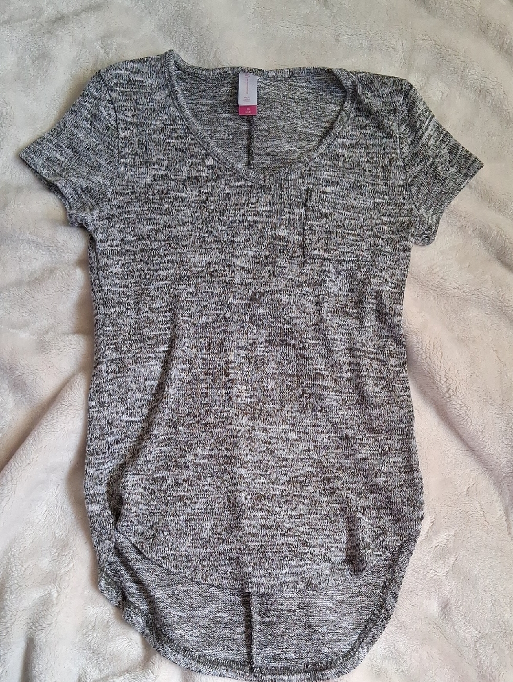 No Boundaries Gray Marled V-Neck Short Sleeve Top